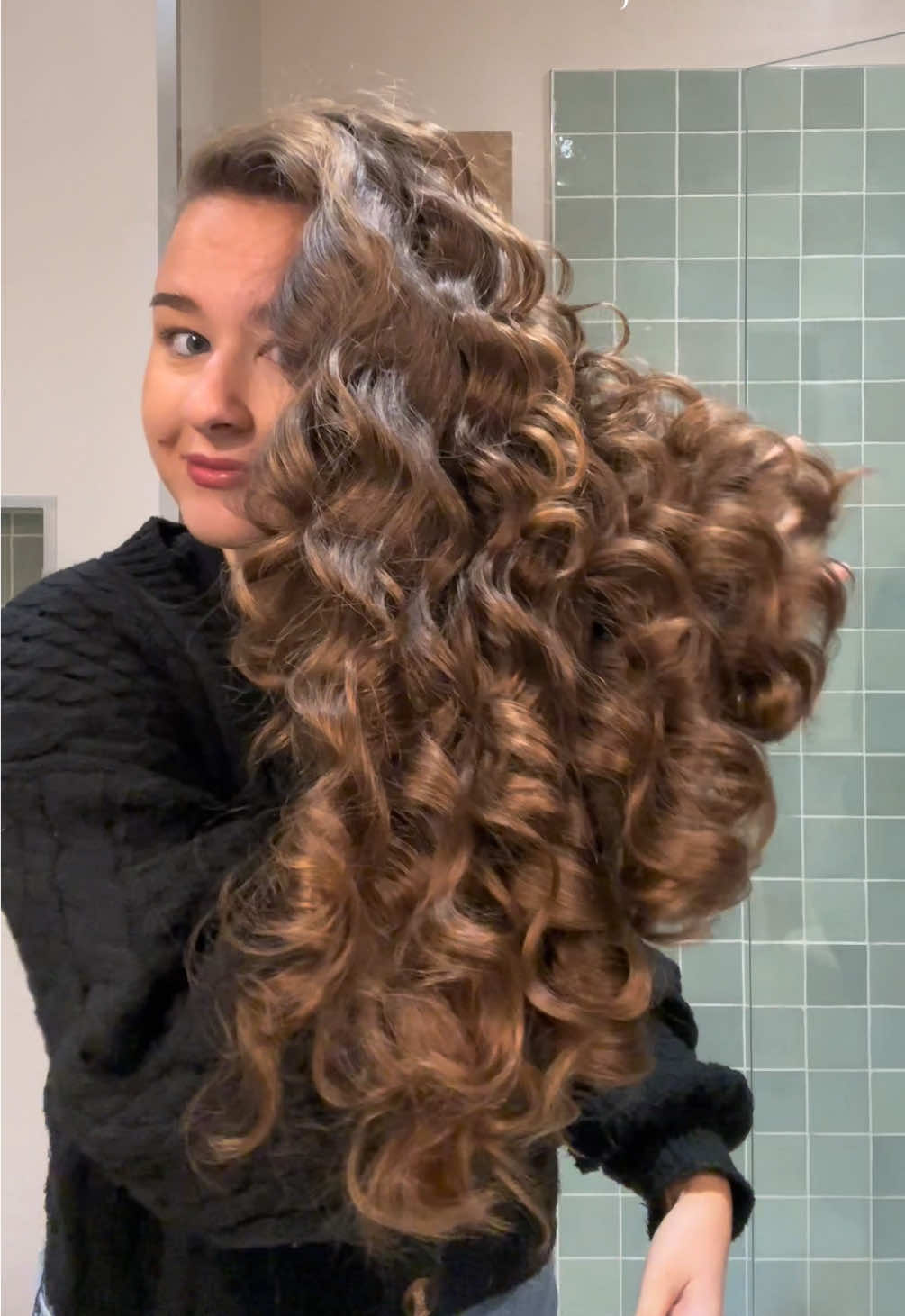 Les boucles du jour, toujours un 10/10 avec cette méthode des chaussettes 🤎  #hairstyle #tutocoiffure #heatlesscurls #bouclessanschaleur #hairtok 