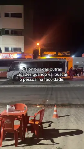 O famoso yellow bus😂 . . #estudos #estudante #faculdade #onibus #transportepublico 