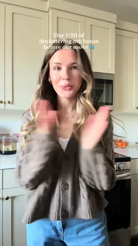 let me know if you spot my super fancy tripod at the end 😂😂 #decluttering #movingprep #MomsofTikTok #foryoupage #fyp 
