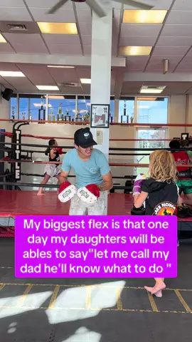 💪 A father’s job isn’t just to protect… it’s to prepare. One day she’ll say, “Let me call my dad — he’ll know what to do.” ❤️ #DadGoals #GirlDad #MuayThai #ProudDad #FatherDaughter        @Lake_Kru 