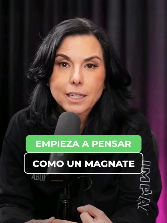 Quítate eso de la cabeza. No puedes construir un futuro grande si tu mente está programada en la escasez 😰 Tu techo mental es tu límite más grande. Si tus creencias te dicen que el dinero grande es un dolor de cabeza, que requiere sacrificios imposibles o que te va a volver una mala persona, ¡te estás saboteando! El crecimiento exponencial requiere una mentalidad exponencial. Sal de esa zona cómoda de la escasez. Si quieres un negocio de $1 millón, tienes que empezar a tomar decisiones de $1 millón, y eso comienza en tu cabeza 🧠 #Abundancia #Dinero #mentesmillonarias 
