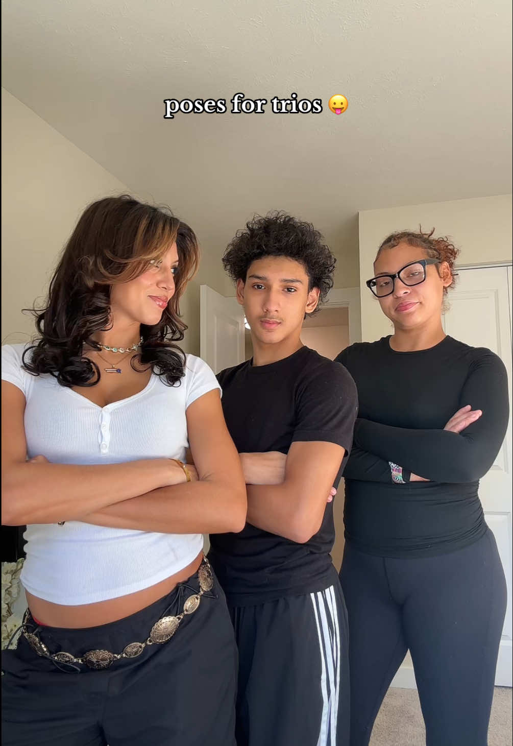 save for later 😆🩷📸 😛 #fy #Siblings #poses  @Khalia🦋 @Mars 