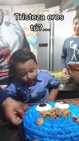 Cuando la vida te convierte en Tristeza versión real 💙🤭  #humor #humortiktok #videoviral #tiktokviral #video 