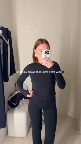 touuuut était absolument ultra confortable mais j’ai trop hésité et j’ai rien pris 🥲 @SKIMS #skimshaul #newyork 
