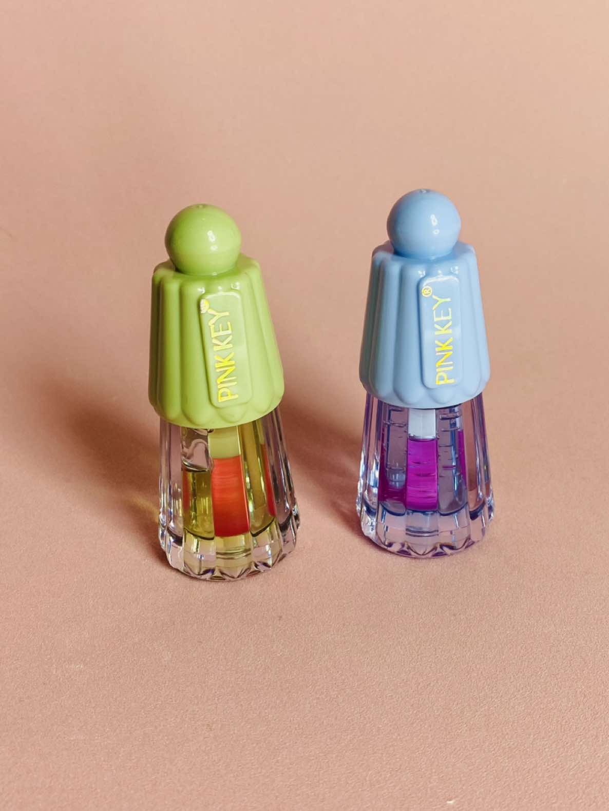 Tu tono, tu esencia 💕 Este lip oil reacciona con el pH de tus labios para darte un color personalizado con acabado glossy ✨ ¡Pídelo y deja que la magia suceda! 💖🤩 #girls #lipoil #makeup #maquillajepormayor #maquillaje 