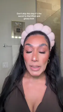 That little under-brow glow makes all the difference ✨         #makeup #makeuphacks #makeuptipstiktok          @Makeup Revolution 