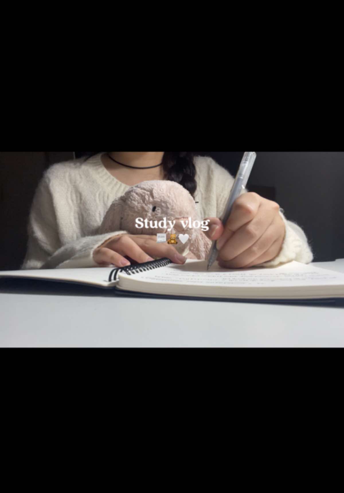 This app helps me summarize my study materials, explains everything. View files and chat with AI support at the same time. I don't need to open many tabs!📑 #studytok #studywithme #productivity #fabric_so #fyp 