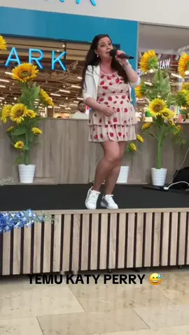 Yes, I am the Temu version of Katy Perry 🫠 🎤 #katyperrylifetimestouruk #Belfast2 #143 #PartOfMe #POM 
