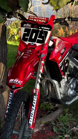 @pwrgraphics #gutsca #cobramoto #dirtbike #crf250r #blowup 