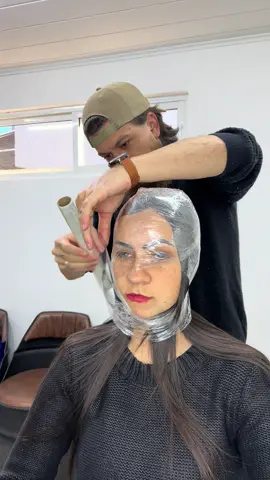 Ela tem fobia a touca, foi no improviso 