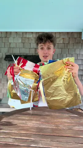 These are a must have during Christmas time #gifts #presents #wrapping #Home 