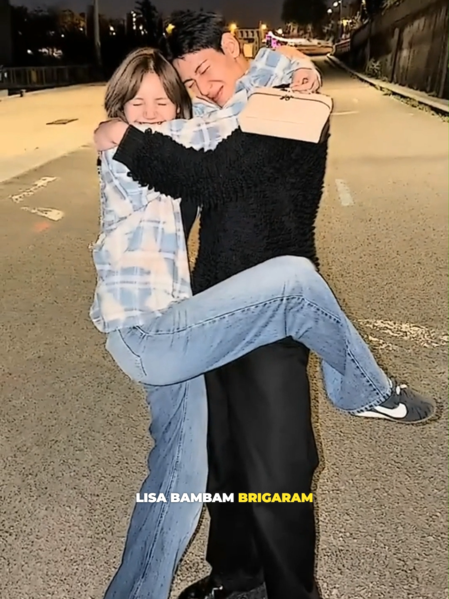 LISA e BAMBAM brigaram e agora fizeram as pazes? O que tá rolando 😳🔥 LISA e BAMBAM teriam brigado? Comentário de Sorn levanta rumores sobre briga entre LISA e BAMBAM. Lisa Bambam / Lisa Bambam briga / Lisa Bambam amizade / Lisa Bambam reconciliação / Lisa Bambam Sorn / Lisa Bambam polêmica / Lisa Bambam fãs / Lisa Bambam rumor / Lisa Bambam Thai idols / Lisa Bambam reencontro. #blackpink #lisa #bambam #got7