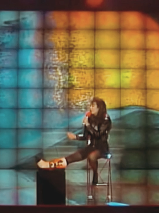 Jennifer Rush mit Gipsfuß! #gipsfuß #cast #crutches #krücken #platre #gips #gesso #nylons