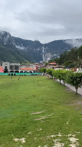 🏞️✨💧 Disfruta desde tu habitación la mágica vista a la catarata de Gocta 🌿🌺🌤️