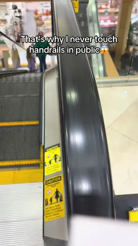 As a mom, I used my baby’s sanitizing wipe on a mall escalator handrail — you won’t believe how dirty it was! Always remind your kids to wash their hands! 🙏 #safekids  #EmClimaUltraLeve #parentingtips #escalator #hygiene 