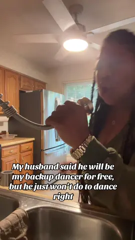 He always got my back, just not dancing 😂😂😂😂😂😂😂 #fyp #dance