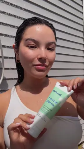 Fresh face, fresh vibes ✨ Using the Herbal Detox Face + Body Cleanser has become my new favorite part of my routine. It’s gentle, sulfate-free, and leaves my skin feeling so clean and refreshed 💧 #greatforyourskin #goodfortheskin #skincareneeds #emuaid #sulfatefreecleanser #trend
