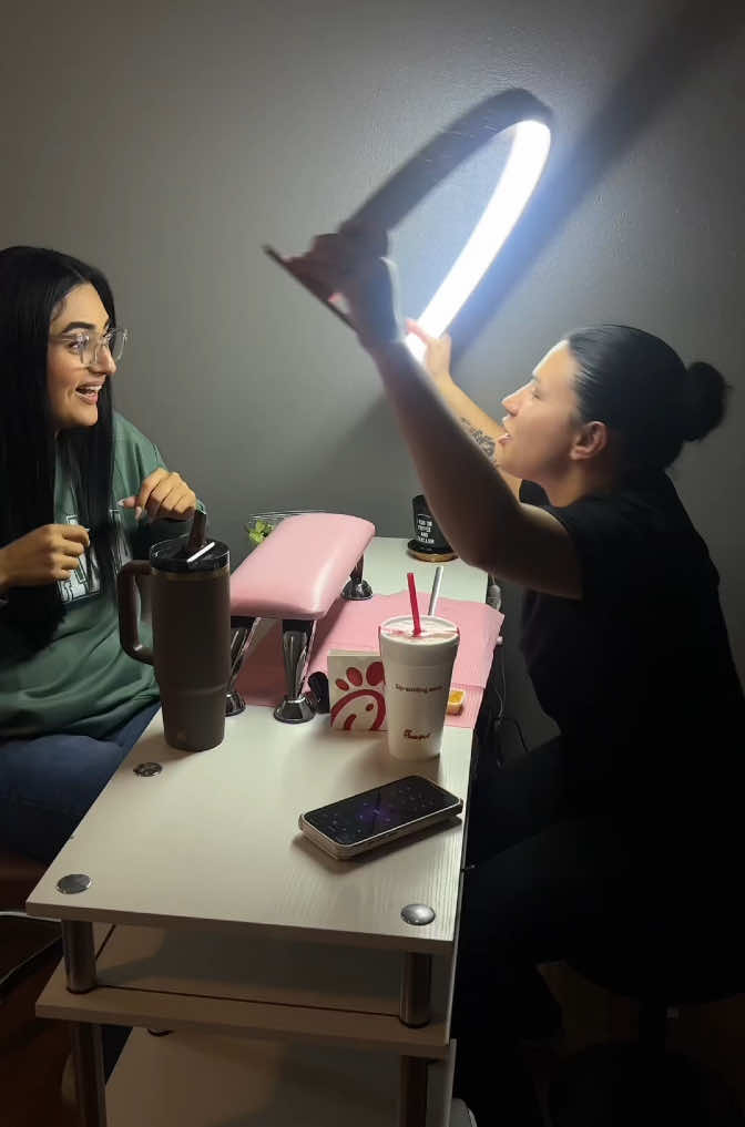 Está ondeada la @Oyuqui Valdez 🤣  #nails #halloween #fallnails #nailsdone #fyp 