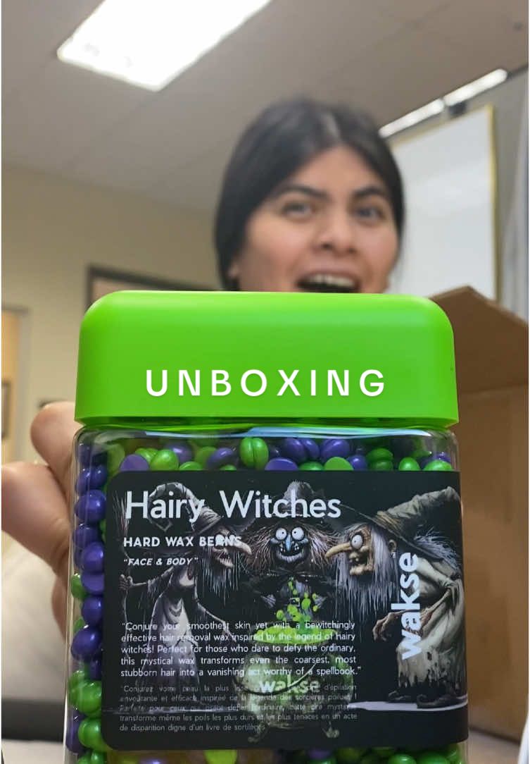 Wakse PR package unboxing 📦 I Stay tuned as I will be waxing myself on Saturday using @Wakse 💜 #latinacontentcreator #hairygirlproblems  #unboxing #latinavlogger #hardwax #waxingathome #hairygirl #hairygirlsoftiktok #mexicana #latinasbelike #latinacommunity 