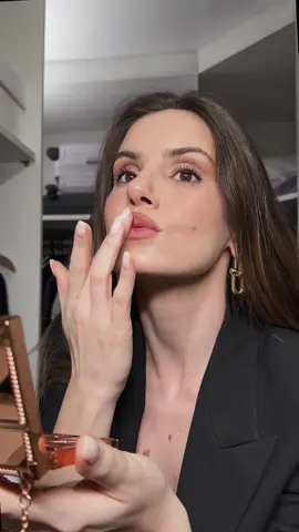 Uma paleta que vai muito além da make! Conheçam meu mais novo ícone fashion favorito, a Palette Clutch de Metals Rosé: Multifuncional, glow e super chic.  Quem disse que make não pode ser um ícone fashion? ✨   Corre, porque é edição limitada, viu? #EudoraMake #MetalsRosé #publicidade 