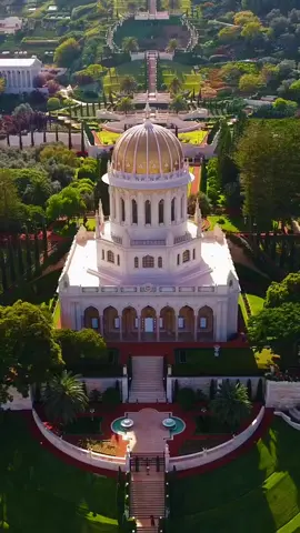 Perfectly symmetrical. Peacefully divine. The Baha’i Gardens in Haifa aren’t just a UNESCO World Heritage Site — they’re a meditation carved into the mountain. 🌺 Nineteen terraces of harmony, cascading down Mount Carmel toward the Mediterranean… every step a prayer, every view a promise. ✨ Whether you come for the serenity, the symmetry, or the silence — this is where the world slows down and balance feels real again. 📍 Haifa, Israel ✨ DM us to plan your Israel journey — where architecture and spirituality bloom together. #BahaiGardens #HaifaIsrael #IsraelTravel #UNESCOWorldHeritage #SacredPlaces #TravelIsrael #LuxuryTravel #HiddenGemsIsrael #MiddleEastWonders #ToffeeTravels