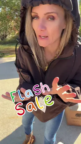 FLASH SALE LIVE TONIGHT 8:30 EST! Rain rain go away. #flashsalelive #livetonight #puffit 