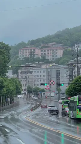 Dia de chuva em Seoul🏙️🌧️ #korea #seoul #kdrama #chuva #viral 