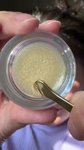 Tatcha kissu lip mask has good leaf for that extra shimmer #tatcha #kissulipmask #lipmask #lipcare #shimmerlips 