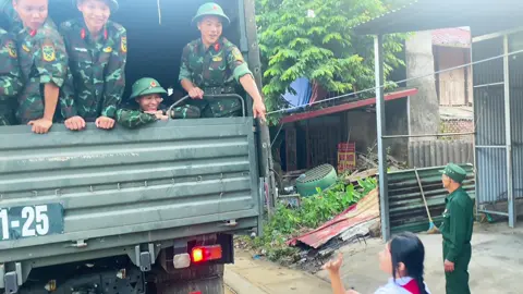 Có ai nghe thấy cháu nói câu gì ấy nhỉ 😁😁#qdndvn #baoso10 #thanhxuannguoilinh #174anhhung 