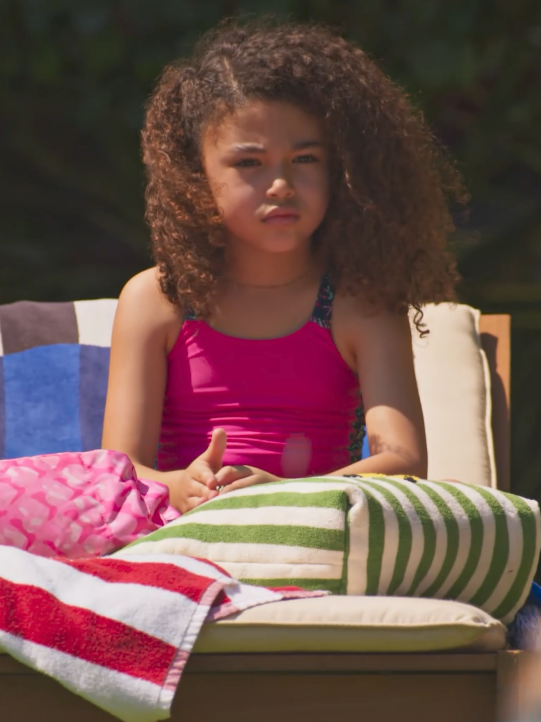 MEU DEUSSS 😱 Sofia não quis ficar de fora da brincadeira e pulou na piscina… mas ela não sabe nadar 😭 #DonaDeMim #Novelas #TVGlobo
