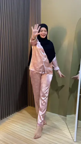 Piyama nya mevvah bgt, lucuu😍💗🤏#rekomendasi #ootdhijabstyle #piyamakekinian #setelanwanita 