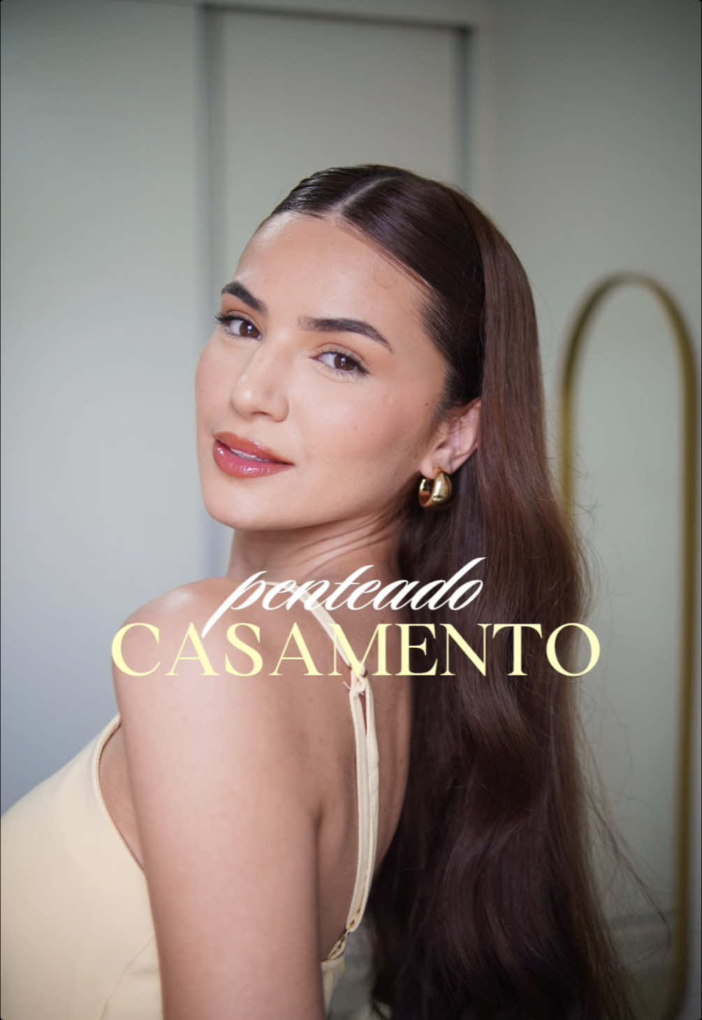 Se eu fosse convidada de um casamento, usaria esse penteado. Vocês usariam? Acho tão elegante ✨  #casamento #penteado #hairstyle #OMelhorDaBeleza #MercadoLivreModa Id da cera em bastão: CH0FO4-PTD2 @Mercado Livre Moda 