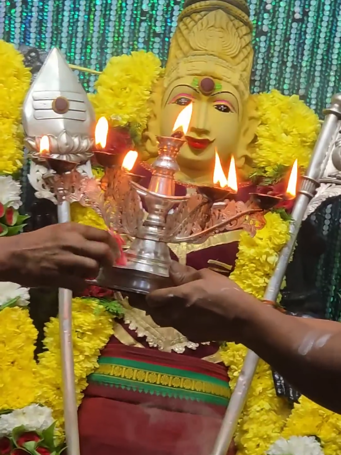Batu Caves Murugan Malaysia  | இன்று கார்த்திகை தினம் | எல்லாப் பிணியும் என்தனைக் கண்டால்நில்லாதோட நீயெனக்கு அருள்வாய் ஈரேழுலகமும்🙏 #malaysia #batu #batucavesmalaysia #batucaves 