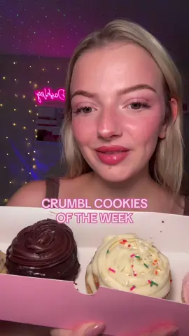 CRUMBL TASTE TEST🍪🩷 #crumbl #crumblcookies #mukbang #tastetest #asmr 