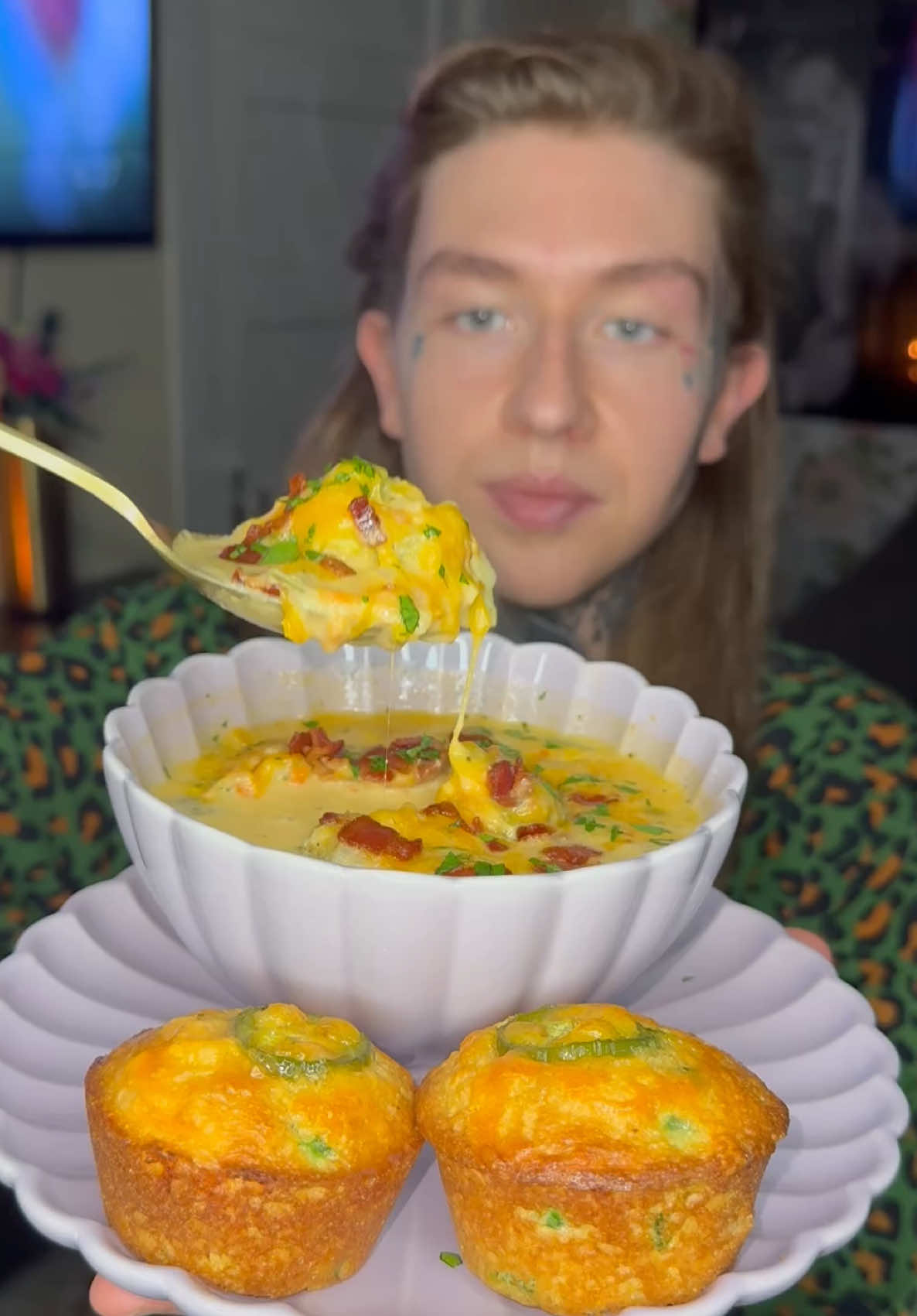 Cook broccoli cheddar soup & jalapeño cheddar cornbread with me for dinner ❤️ #comfortfood #broccolicheddarsoup #cornbread #fallrecipes #DinnerIdeas 