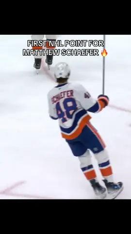 The No. 1 pick gets the assist in his NHL Debut ‼️#NHL #hockey #hockeytiktoks #islanders 