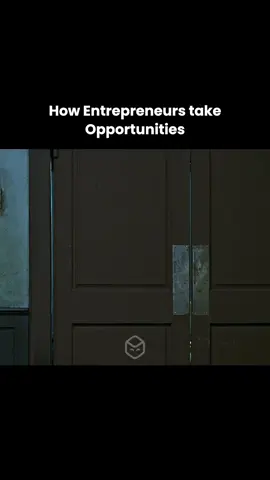 In Kiss Kiss Bang Bang, a criminal hiding from the police accidentally stumbles into an acting audition. Fueled by real fear and emotion, he delivers a remarkable performance and unexpectedly lands the role. Entrepreneurs can learn from this: opportunities often appear out of nowhere. Confidence, adaptability, and seizing the moment can turn chaos into advantage. #entrepreneur #moneytok #onlinebusiness #dropshipping #ecommerce 