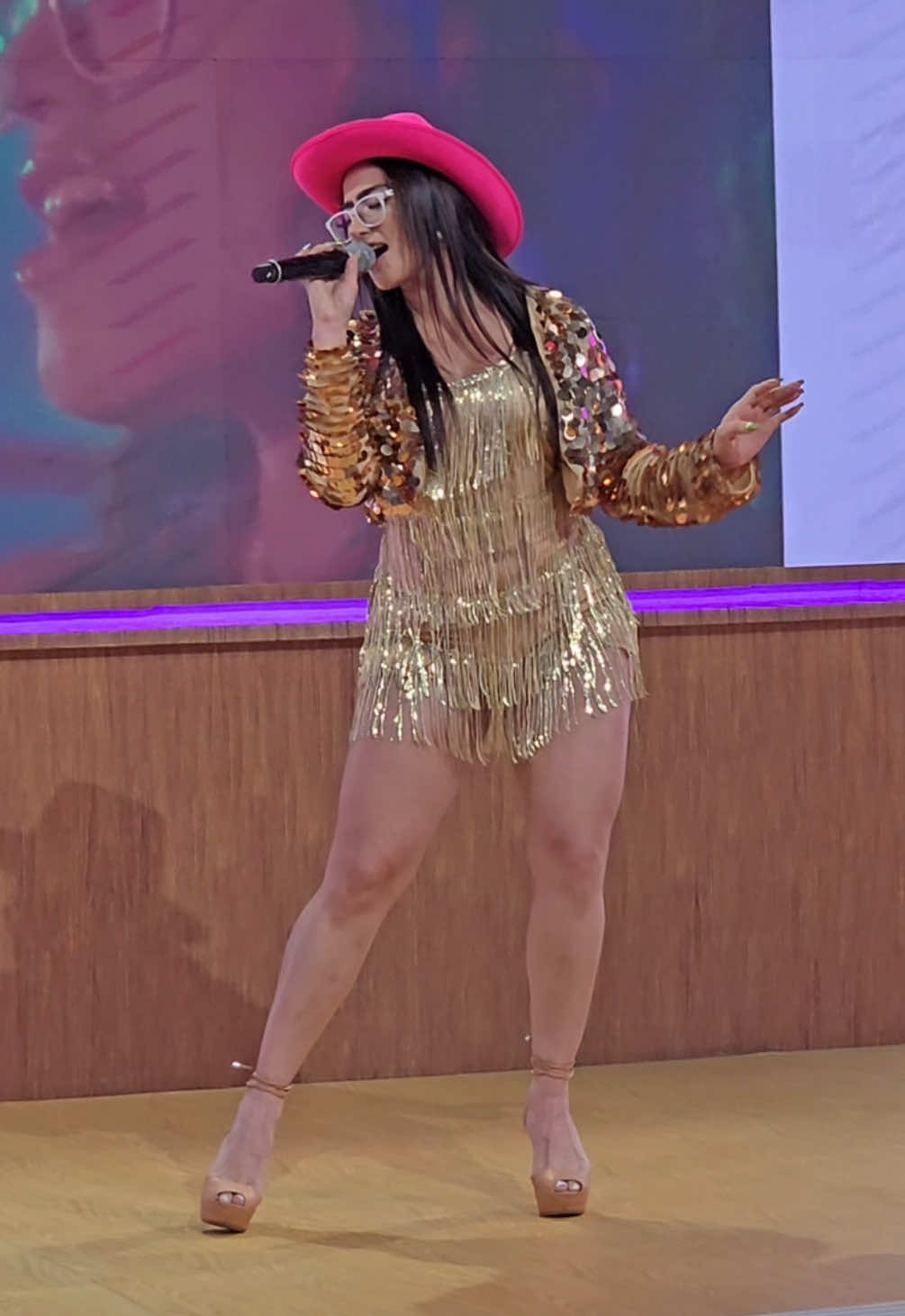 Belén Méndez finalizó el programa con su nueva canción 🤩✨💜  #ddt #dueñosdelatarde #reduno #redunodigital #belenmendez 