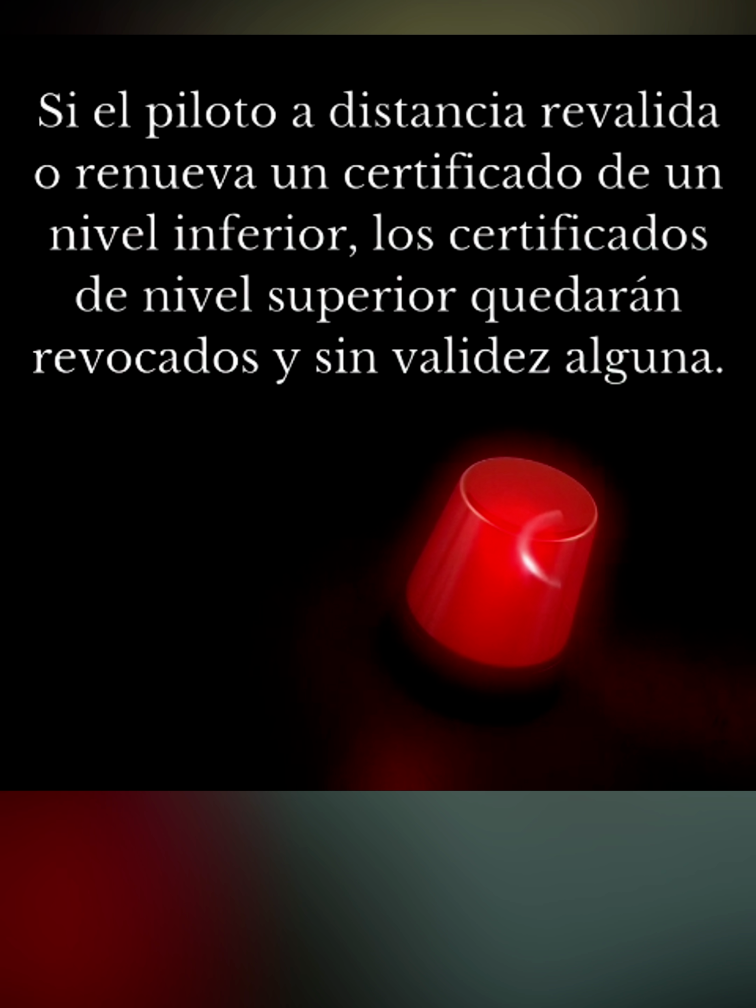 Cuidado, ahora renovar el certificado de piloto, conlleva examinarse y puedes perder tu certificado si no lo haces bien. La asociación está haciendo un esfuerzo especial de asesoramiento para que ningún piloto pierda habilitaciones por despiste. No dudes en contactar por los canales habituales o escribir a info@fbavuela.com  para resolver tu caso concreto y que te guíen paso a paso. 👤 ¿Para quién? Pilotos con certificados A1/A3, A2 o STS que van a caducar o ya caducaron. ⏳ Validez y niveles Todos los certificados valen 5 años. La fecha que manda es la del nivel más alto (STS > A2 > A1/A3). Si revalidas un nivel inferior pudiendo revalidar el superior, podrías revocar el superior. Ojo. ⚠️ 🔄 Revalidación (antes de que caduque): Pídela solo del nivel más alto. Examen online de AESA, gratis: 20 preguntas: A1/A3 35 preguntas: A1/A3 + A2 52 preguntas: A1/A3 + A2 + STS 1 min/pregunta, apruebas con ≥75%. Si apruebas: nuevo certificado con misma ID y +5 años desde el día siguiente a la caducidad anterior. Si no la superas a tiempo ➜ pasa a renovación. ♻️ Renovación (si ya caducó): Formación y exámenes desde cero con AESA. Nuevo certificado con nueva ID y 5 años desde la nueva emisión. 📌 Importante Válido solo para formación de la categoría “abierta” y “específica” del (UE) 2019/947 (no aplica RD 1036/2017 ni RD 517/2024 fuera de esas categorías). AESA publicará el procedimiento detallado de solicitud de revalidación. 👉 Guarda este post y comparte con tu grupo de vuelo. #FBAvuela #Drones #UAS #AESA #PilotosUAS #Canarias #SeguridadAérea #DronePilot
