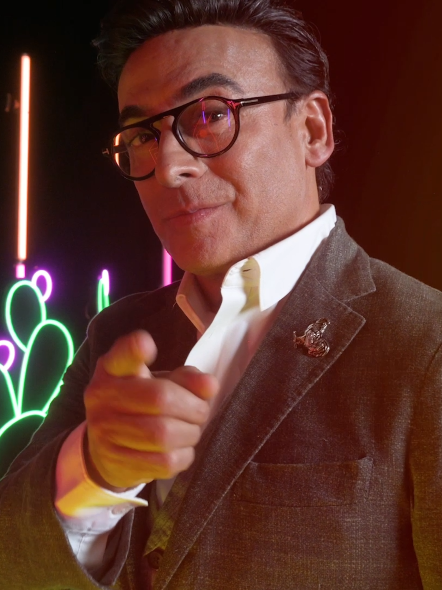 ¡#LaGranjaVIP no duerme! 🔥🤠 Vive el 24/7 y la experiencia completa en #DisneyPlus, además de los programas especiales en #AztecaUNO. 📺🌾 #AdalRamones nos da un tutorial de cómo vivir esta aventura y te espera este domingo a las 8:00 P.M. en el GRAN ESTRENO. 🐓👨🏻‍🌾 #reality