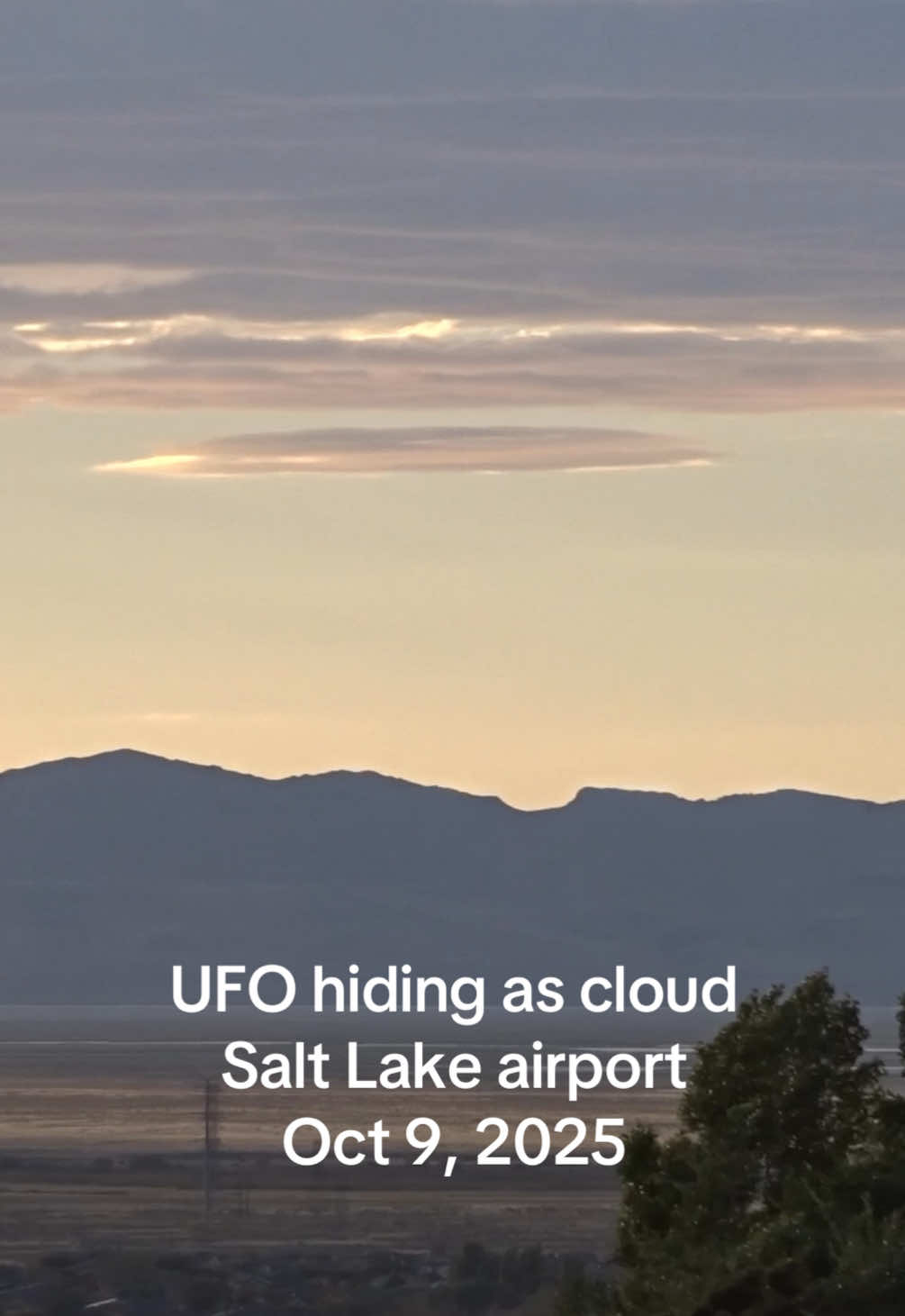 What’s going on over Utah tonight? 💫 #ufocloud #UFO #alien #utah #trending 