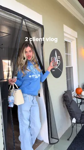 2 client day :) my first Marca is a queen. Highlights placed 12 weeks ago And a gorgeous lived in Carmel color with some extensions :) @Schwarzkopf Professional @Olaplex @framar #Vlog 