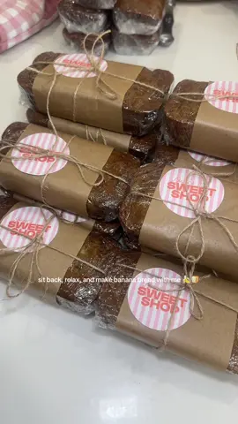 the most moist banana bread ever!!!!! #bananabread #bakingrecipe #bakingtiktok #satisfyingvideo #BakeWithMe 