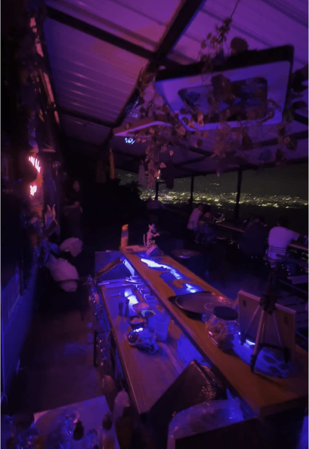 Se viene un hallowen de locos 😵‍💫😵‍💫😵‍💫 pendientes a nuestras redes!! No te lo puedes perder, tendremos premios,sorteos,artistas en vivo y mucho más!! #bucaramanga #mirador #neoncoctel420 #disfraces #31octubre #fiestahalloween 