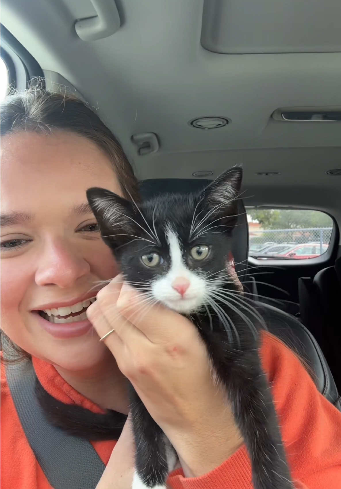 Meet our new foster 😭🥹 he's the reason I didn't make dinner tonight so cooking video tomorrow LOL #FYP #kitten #fosterkittens #miami #animalrescue 
