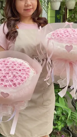 perbandingan size large, reguler, small!! sama2 gemash kan💘🙋🏼‍♀️ #fyp #florist #buketjogja #buketsatin #floristyogyakarta 