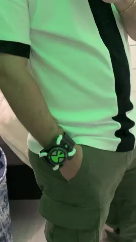 One more time with the full fit before Comic Con tomorrow thank you guys again for 200k likes on the original and for almost 3k followers 💚🖤🤍 #fyp #omnitrix #NYCC #cosplay #ben10 