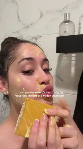 tumeric to brighten >>  #brighteningskincare #brightening #skincaretips #skincaretiktok #skincareroutine 