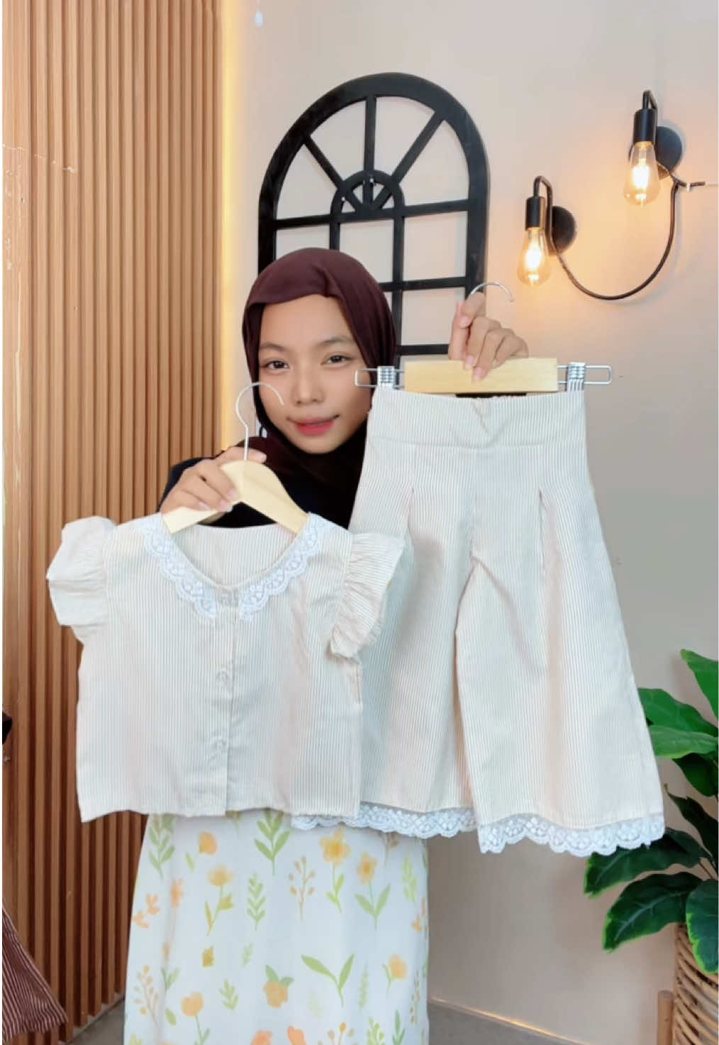 Oneset gemes ready stok lagi nih bun😍buruan join live sekarang 😘😘#bajuanakkekinian #setelananak #onesetanak #bajuanakperempuan #bajuanakviral 