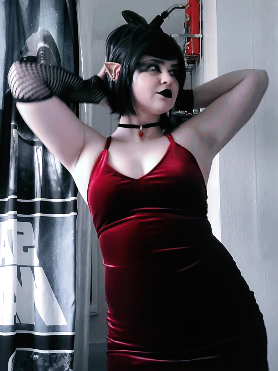 I felt silly for doing this but I still had fun, the song is fun to dance to, trend or not!  --- #ambersheathens #gothtink #cosplay #dance #bitemyhip 